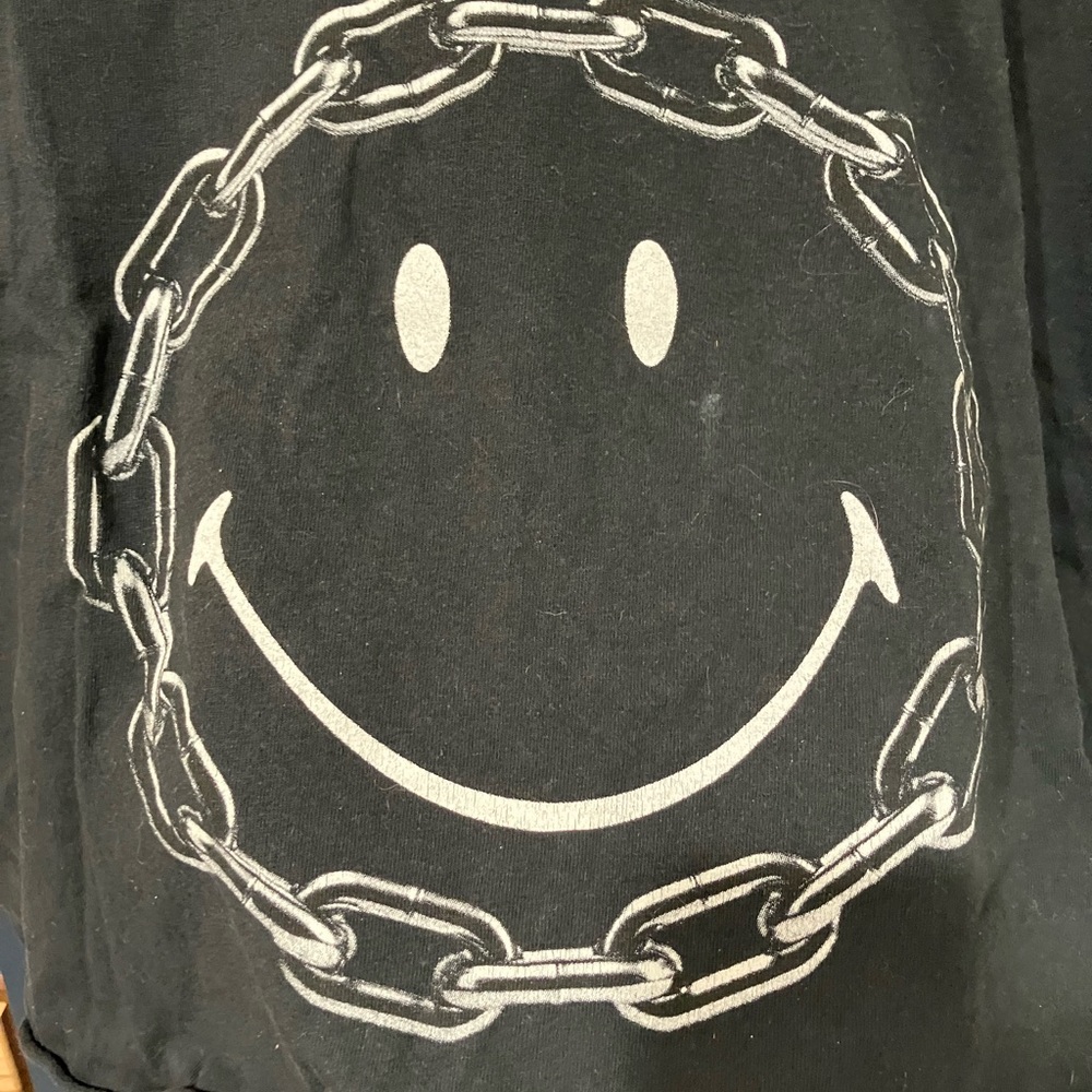 Alternative Smiley T-Shirt - Picture 4 of 6